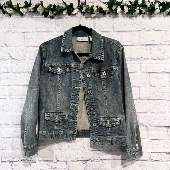 Chico's Platinum Blue Denim Long Sleeve Collared Button Front Jean Jacket - Picture 2 of 9